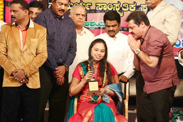 Priyadarshini conferred with Best Playback Singer Award from Karnataka State Chalanachitra Rasikara Sangha in 2017