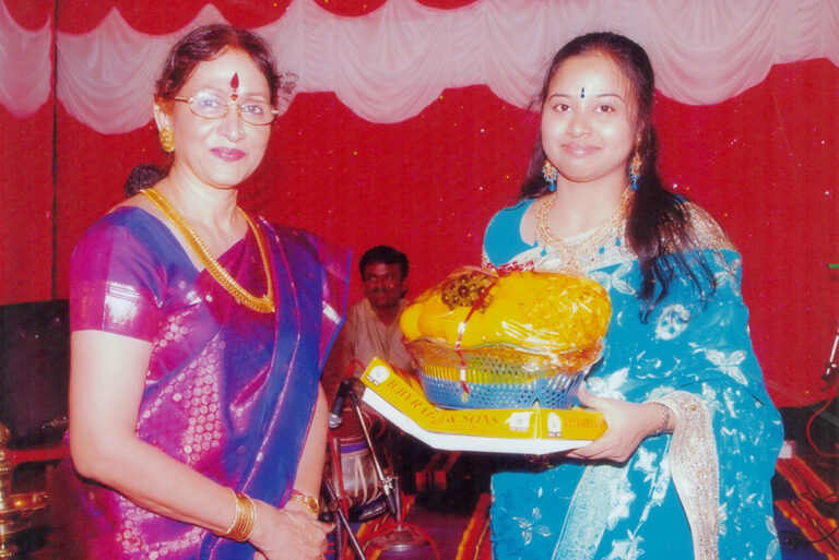 Priyadarshini honoured in the hands of Film Actress Bharathi Vishnuvardhan in 2009