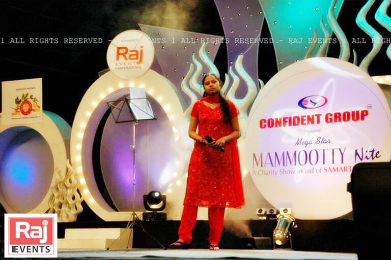 Priyadarshini performing Malayalam movie songs at Mega Star Mammootty Star Night