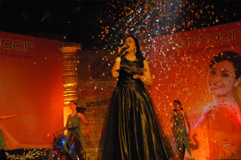 Priyadarshini performing for Director Roopa Iyer’s Santoor Mr. & Ms. Sandalwood programme
