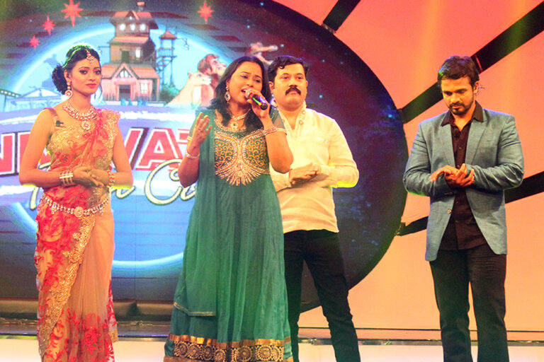 Priyadarshini while performing along with Music Composer Mahesh Mahadev & Film Actor Vijay Raghavendra for Suvarna Television